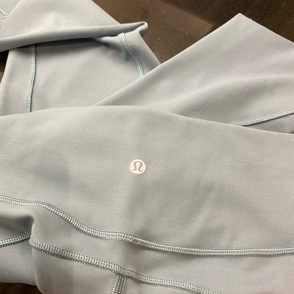 Lululemon In Movement Gravity Size 4 - Picture 4 of 4